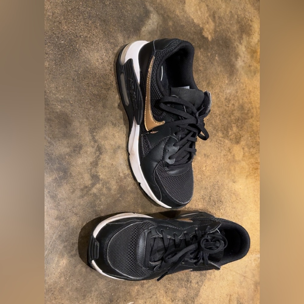 Nike tennis shoes